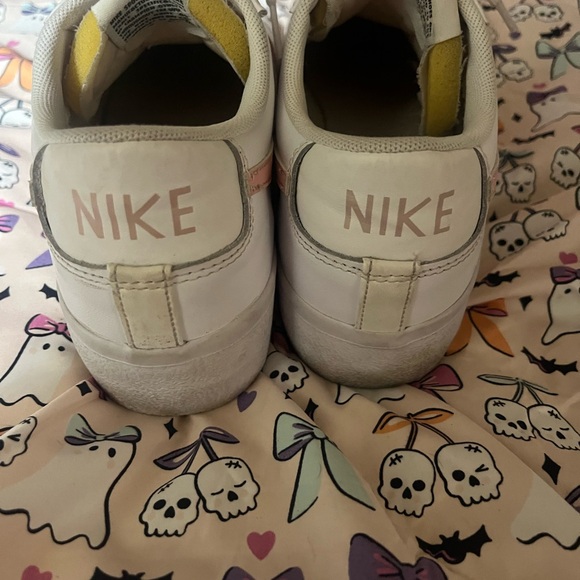 Nike White and Pink Women's Sneakers - Picture 4 of 5